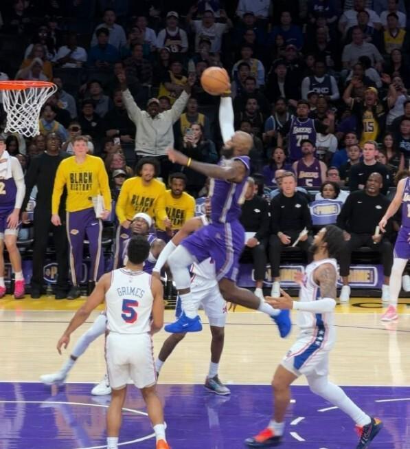 赛事资讯-119-115！东契奇伤退，里夫斯35分，湖人险胜终结76人队5连胜